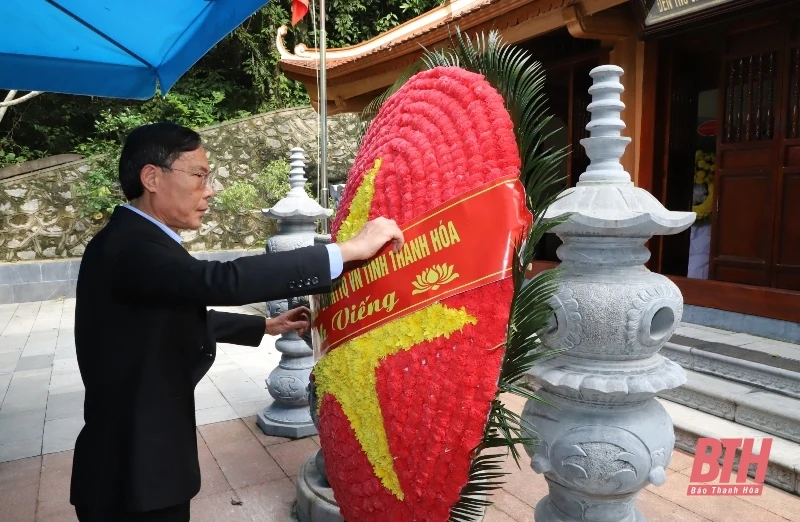Đoàn đại biểu tỉnh link vào m88 mới nhất dâng hương tưởng niệm Đại tướng Võ Nguyên Giáp và các anh hùng liệt sĩ