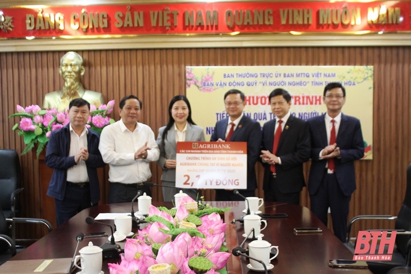 Các chi nhánh Ngân hàng Agribank trên địa bàn tỉnh Thanh Hóa trao 4.200 suất quà tết cho người nghèo