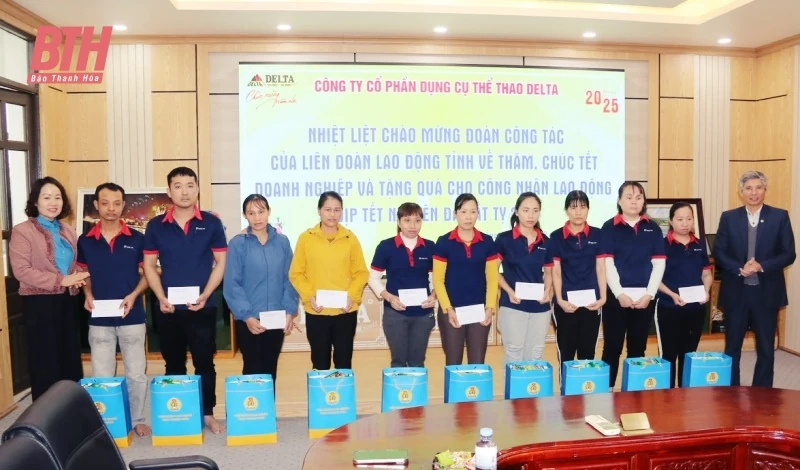 LĐLĐ tỉnh thăm, chúc tết doanh nghiệp và tặng quà cho đoàn viên, người lao động