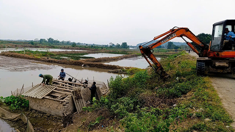 Hà Trung tập trung làm thủy lợi mùa khô, tháo bỏ ách tắc khu vực bãi sông