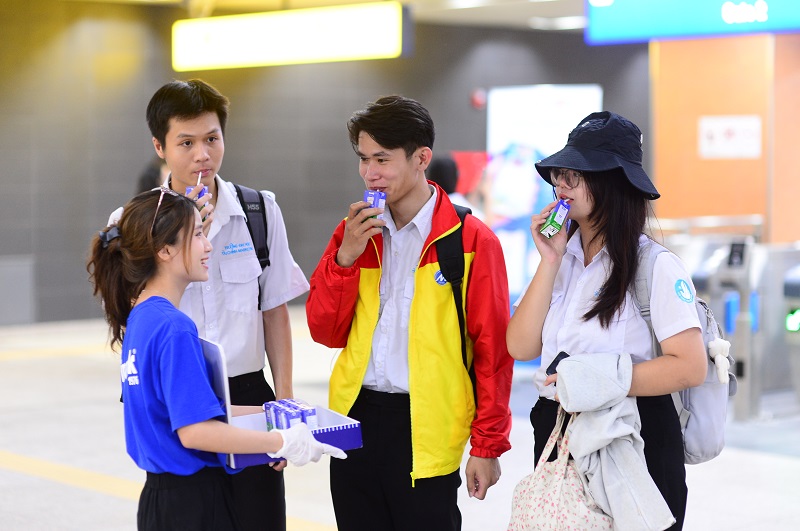 Cùng Vinamilk check-in metro Bến Thành - Suối Tiên