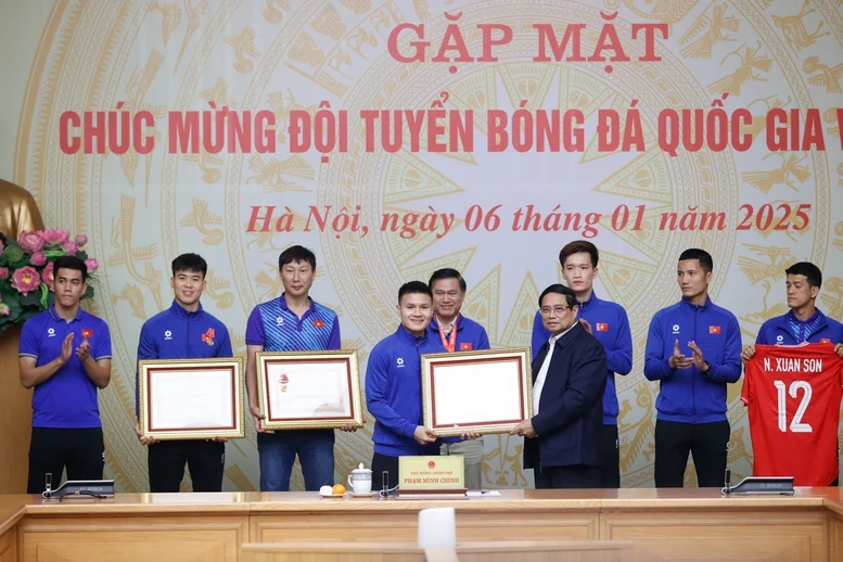 Thủ tướng Chính phủ: Hương vị chiến thắng còn mãi, nhưng bóng đá Việt Nam phải vô địch châu Á và dự World Cup