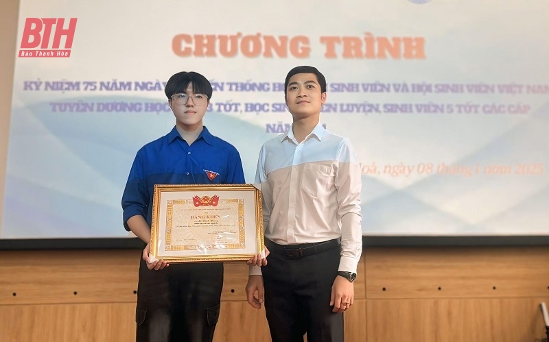 Tuyên dương 43 học sinh, sinh viên đạt danh hiệu “Sinh viên 5 tốt”, “Học sinh 3 tốt”, “Học sinh 3 rèn luyện”