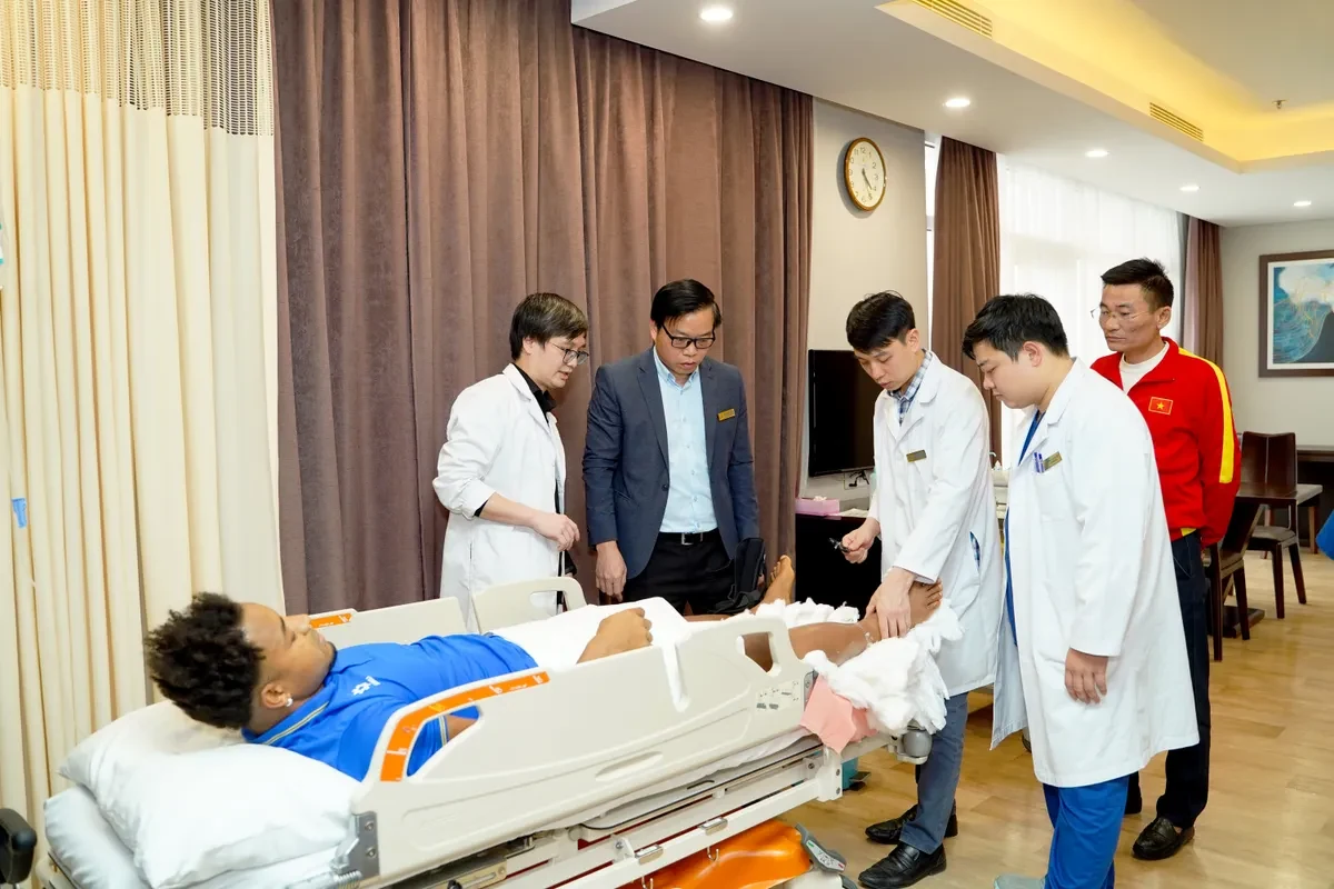 Tiền đạo Nguyễn Xuân Son phẫu thuật thành công