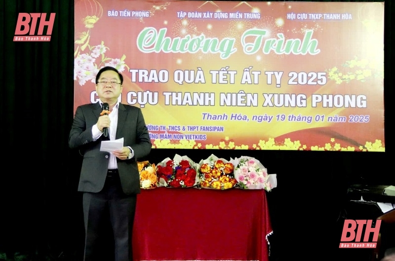 Báo Tiền phong và đơn vị đồng hành trao tặng quà cho cựu TNXP, người có công và các đối tượng bảo trợ xã hội