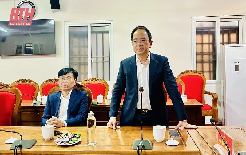 Trưởng Ban Quản lý KKT Nghi Sơn và các KCN kiểm tra sản xuất, đời sống Nhân dân huyện Nông Cống