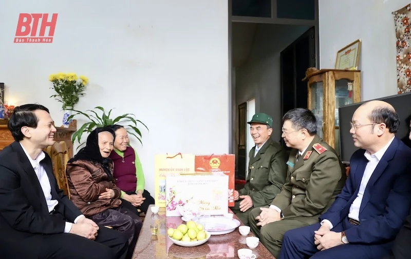 Thiếu tướng Trần Phú Hà, Giám đốc Công an tỉnh thăm, kiểm tra tình hình sản xuất, đời sống Nhân dân tại huyện Vĩnh Lộc