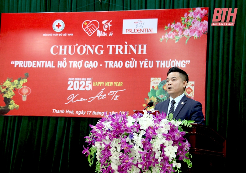 200 suất quà được trao tại Chương trình “Prudential Hỗ trợ gạo - Trao yêu thương”