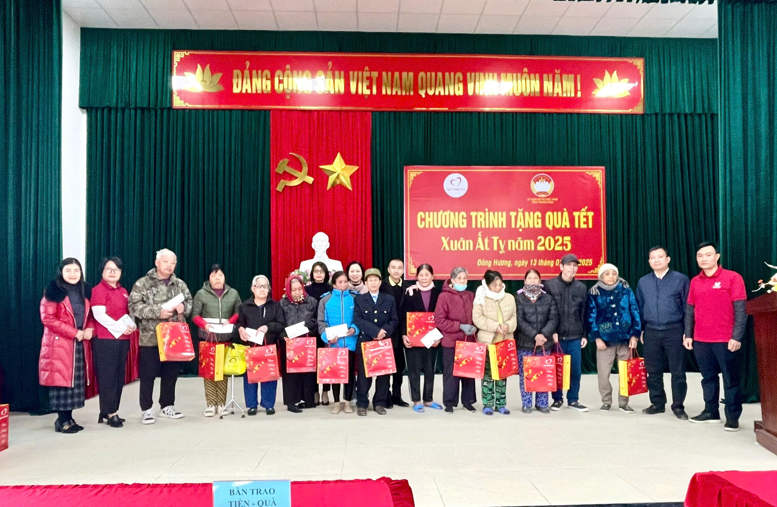 Quỹ Thiện Tâm tặng 3.400 suất quà tết cho hộ nghèo, hộ có hoàn cảnh khó khăn