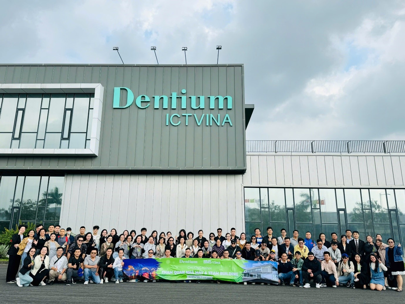 BMS Vina tham quan Đà Nẵng và Dentium cùng DANAGO