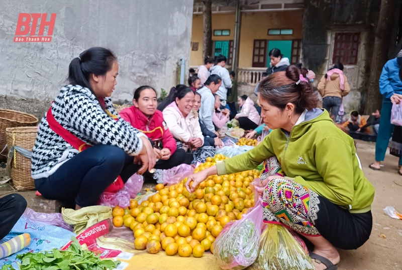 Chợ vùng biên ngày cuối năm