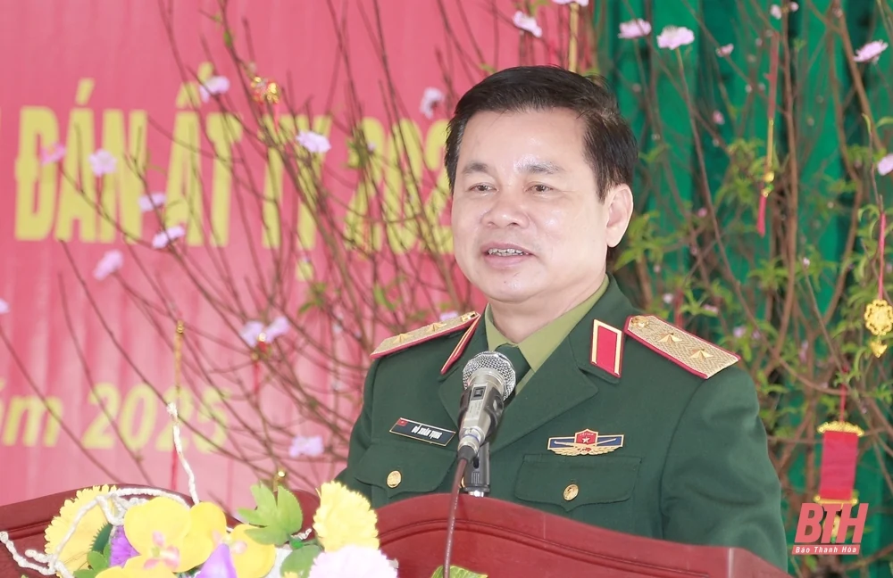 Đoàn công tác của Bộ Quốc phòng và tỉnh Thanh Hóa thăm, chúc Tết cán bộ, chiến sĩ Đảo Mê