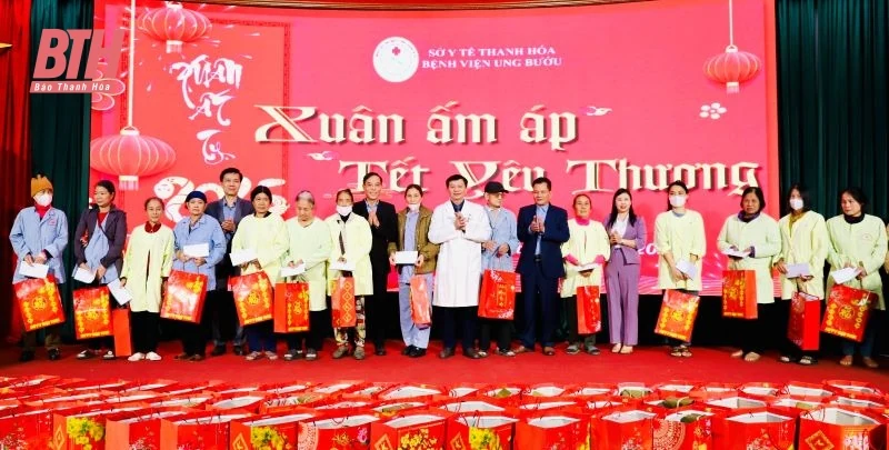 “Xuân ấm áp - Tết yêu thương” cho bệnh nhân tại Bệnh viện Ung bướu Thanh Hóa