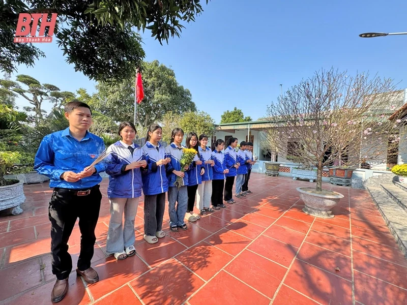 Thăm quê “Mẹ Tơm” ngày cuối năm