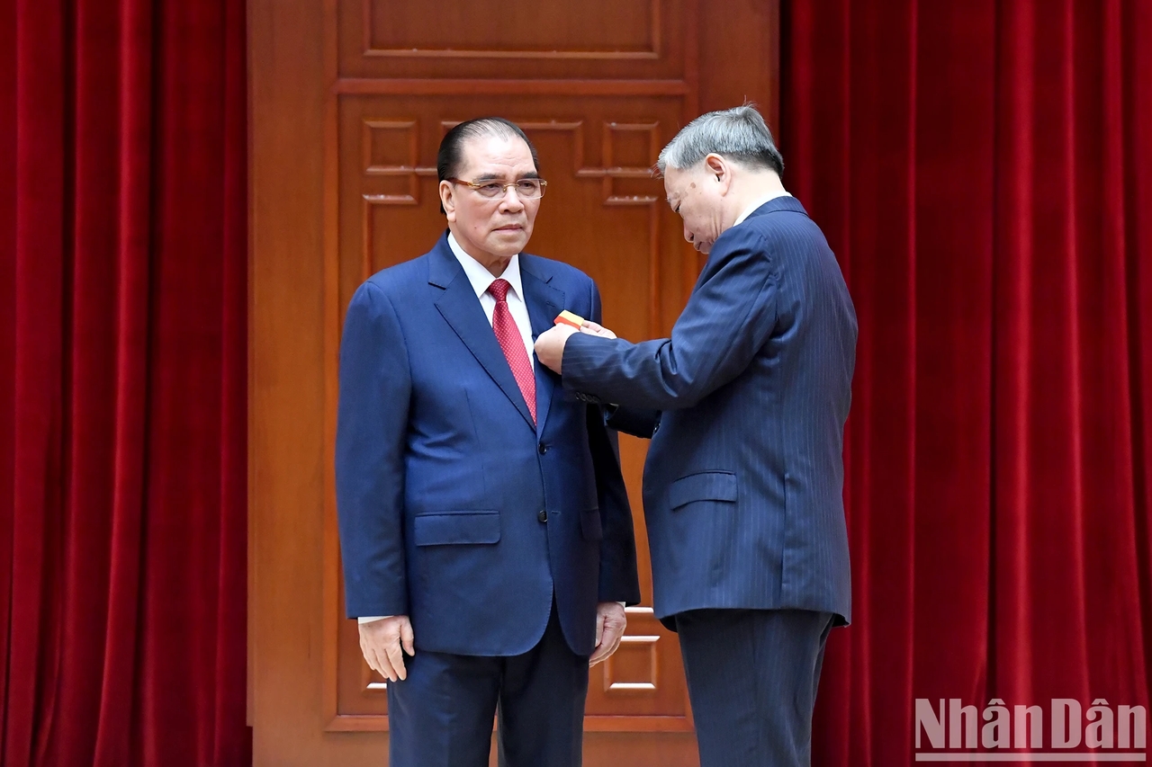 Bộ Chính trị, Ban Bí thư gặp mặt các đồng chí lãnh đạo, nguyên lãnh đạo Đảng, Nhà nước