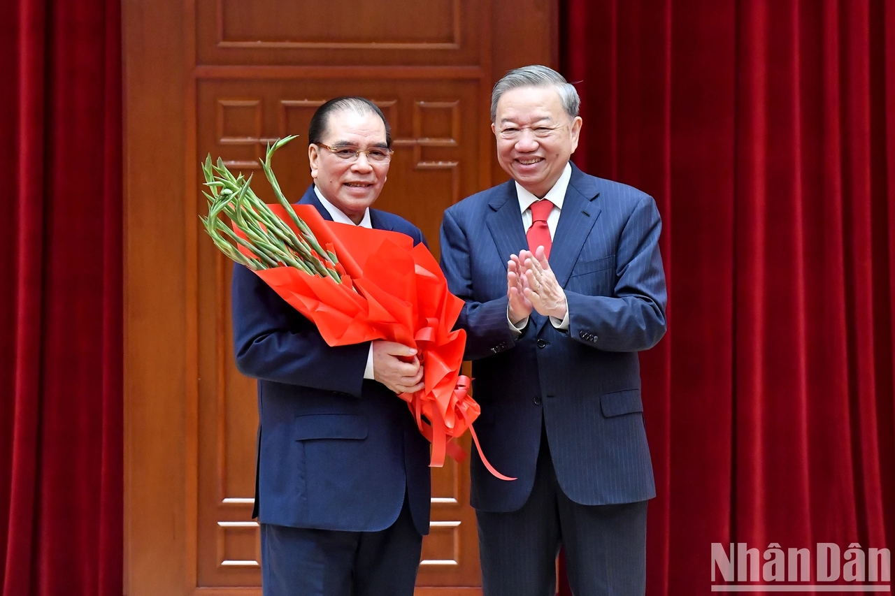 Bộ Chính trị, Ban Bí thư gặp mặt các đồng chí lãnh đạo, nguyên lãnh đạo Đảng, Nhà nước