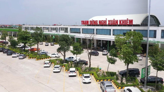 Trạm dừng nghỉ trên cao tốc Bắc-Nam: Triển khai theo tinh thần “vừa chạy, vừa xếp hàng”