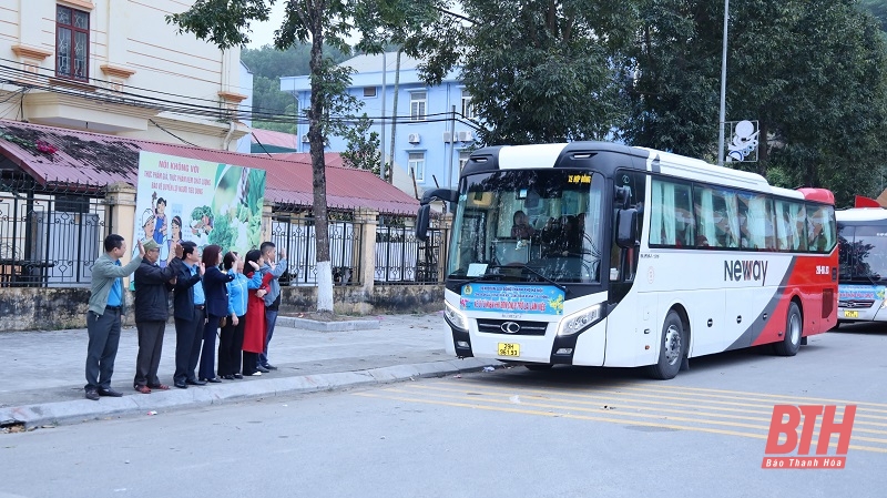 Nhiều công nhân quê Thanh Hóa trở lại Thủ đô trên chuyến xe 0 đồng