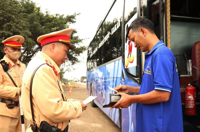 Ngày thứ 3 nghỉ Tết: Xử lý 7.541 trường hợp vi phạm, phạt tiền gần 20 tỷ đồng