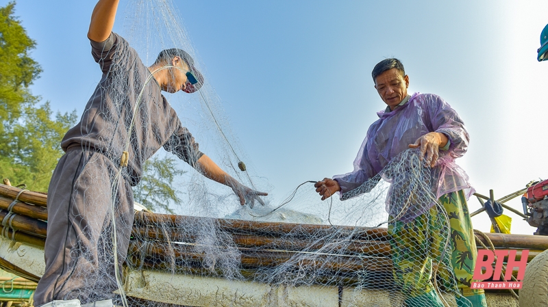 Ngư dân vươn khơi đầu năm đón “lộc biển”