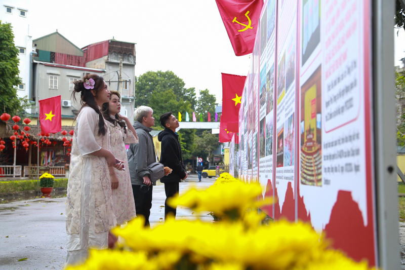 Trưng bày chuyên đề “Đảng Cộng sản Việt Nam, Đảng bộ tỉnh Thanh Hóa - những mốc son lịch sử”