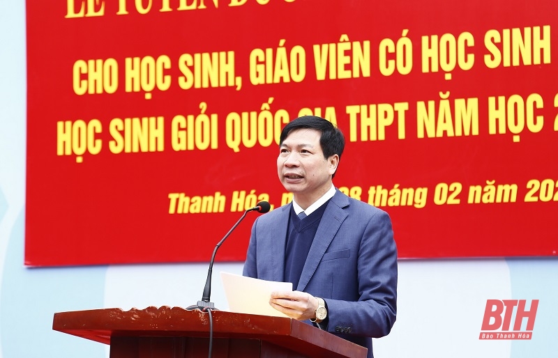 Tuyên dương, trao thưởng cho học sinh và giáo viên có học sinh đoạt giải quốc gia THPT năm học 2024-2025