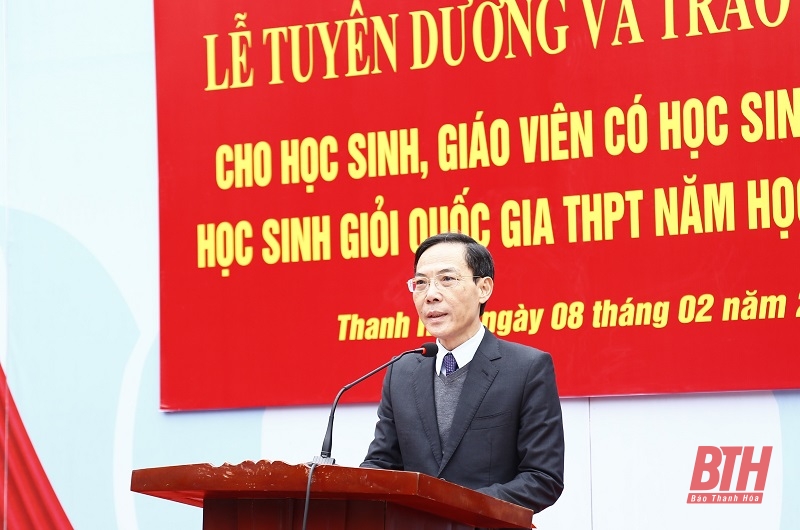 Tuyên dương, trao thưởng cho học sinh và giáo viên có học sinh đoạt giải quốc gia THPT năm học 2024-2025