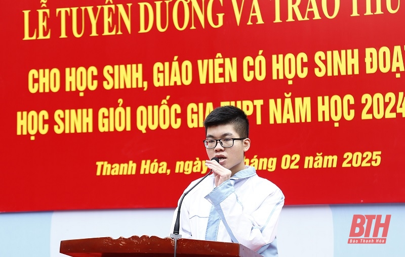 Tuyên dương, trao thưởng cho học sinh và giáo viên có học sinh đoạt giải quốc gia THPT năm học 2024-2025