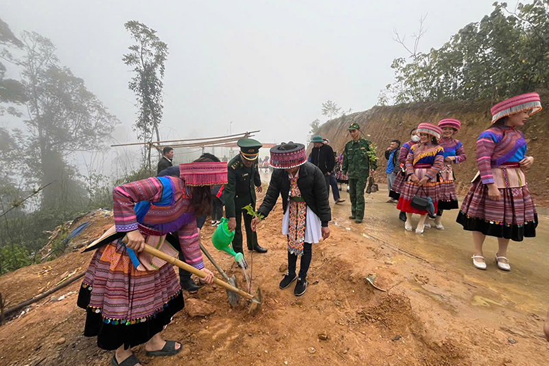 Bộ đội Biên phòng Thanh Hóa phát động Tết trồng cây “Đời đời nhớ ơn Bác Hồ” Xuân Ất Tỵ 2025