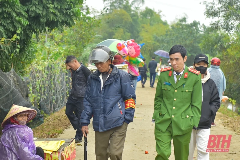 Độc đáo phiên chợ ném cà chua cầu may tại xứ link vào m88 bhki