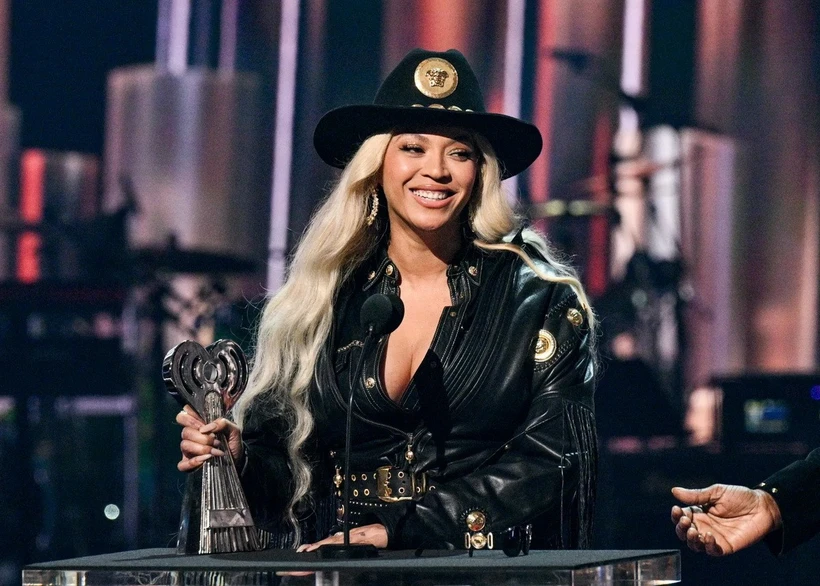 Beyonce lập kỷ lục tại Grammy 2025 với chiến thắng đầu tiên ở hạng mục đồng quê