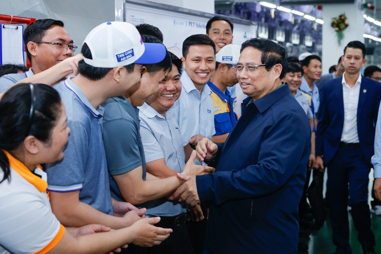 Thủ tướng Chính phủ đề nghị tập đoàn THACO nghiên cứu, sản xuất tàu đường sắt tốc độ