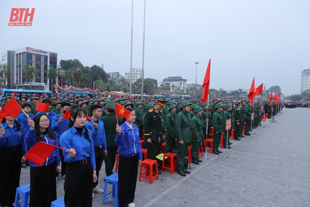 Bí thư Tỉnh ủy Nguyễn Doãn Anh dự lễ giao nhận quân tại TP Thanh Hóa