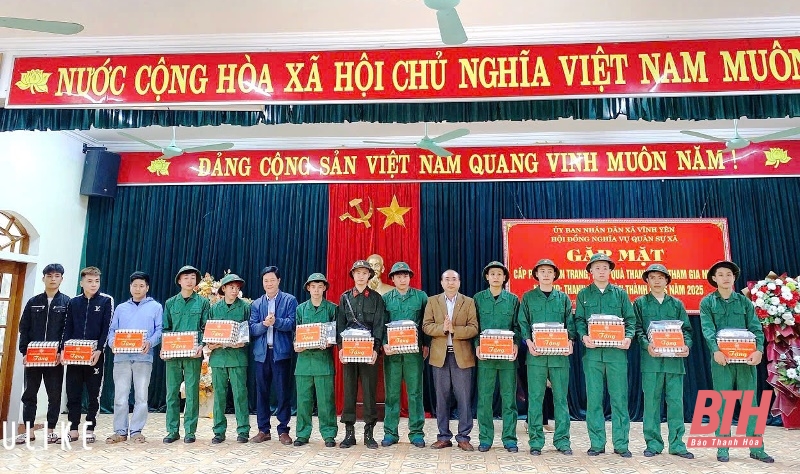 Hội Nông dân tỉnh trao quà động viên tân binh lên đường làm nghĩa vụ quân sự