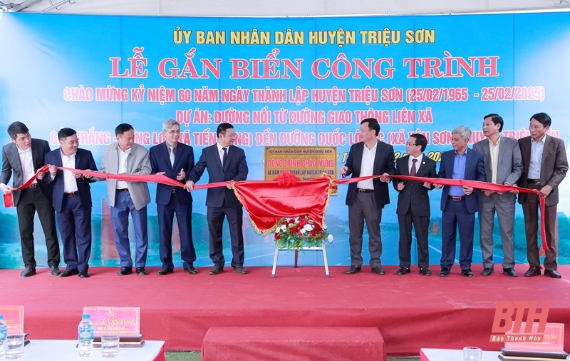 Huyện Triệu Sơn tổ chức khởi công và gắn biển các dự án phát triển giao thông