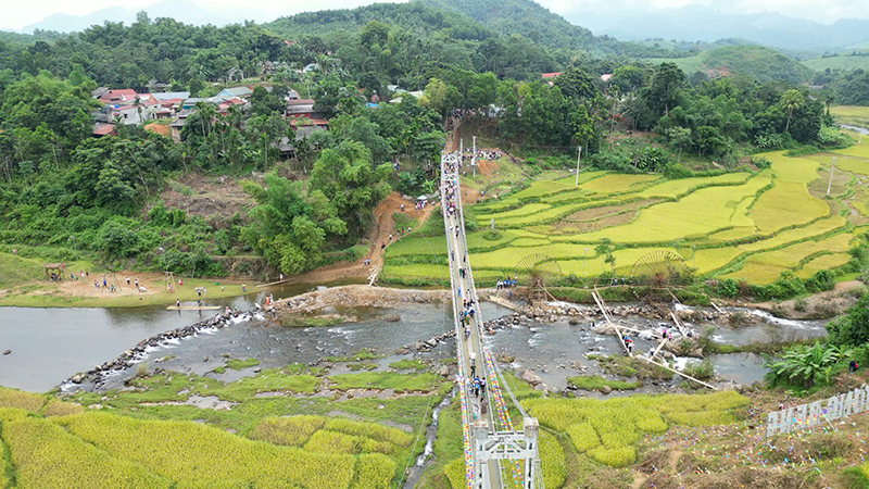 Gắn phát triển du lịch với bảo tồn và phát huy bản sắc văn hóa dân tộc