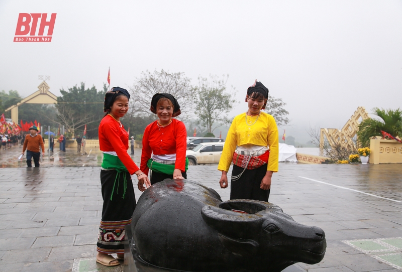 Sẵn sàng khai hội Dâng trâu tế trời đền Chín Gian