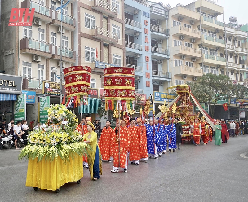 “Đài vọng cảnh” giữa phố biển