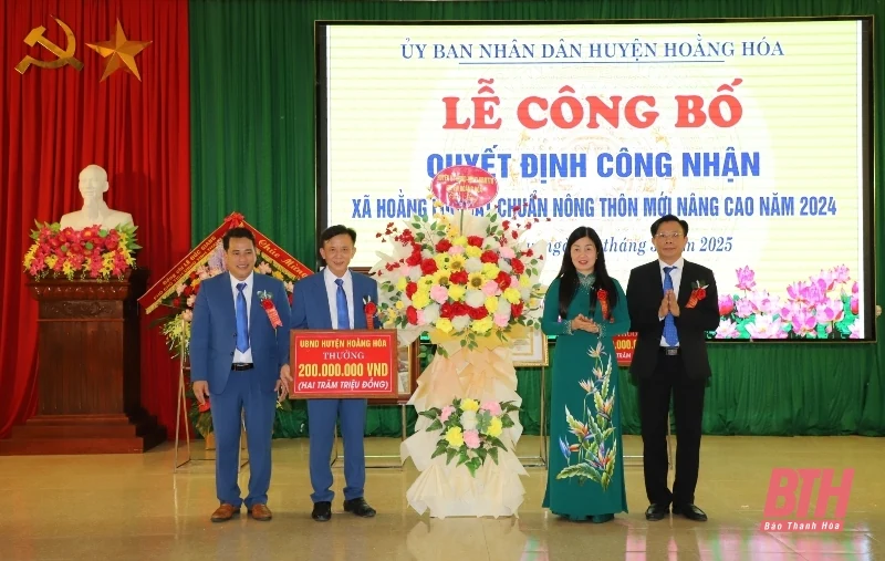 Hoằng Lưu đón nhận Bằng công nhận xã đạt chuẩn nông thôn mới nâng cao