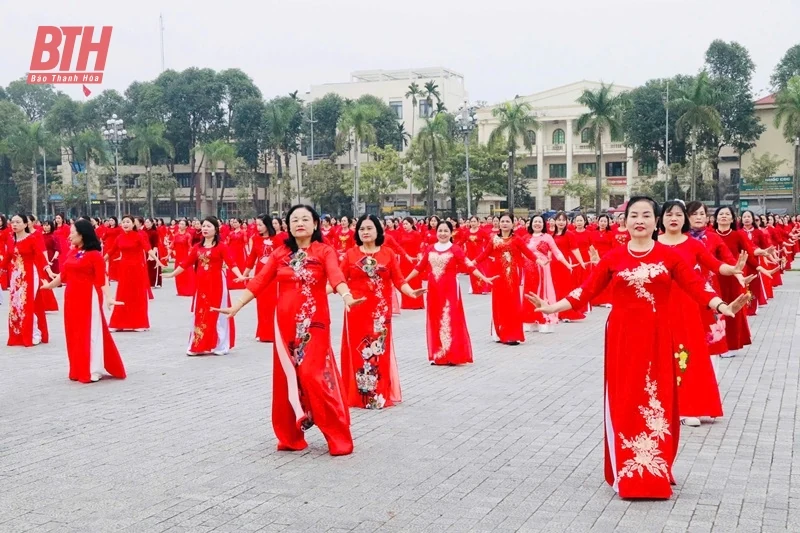 Hơn 1.600 cán bộ, hội viên, phụ nữ TP Thanh Hóa đồng diễn dân vũ thể thao kỷ niệm ngày Quốc tế phụ nữ 8/3