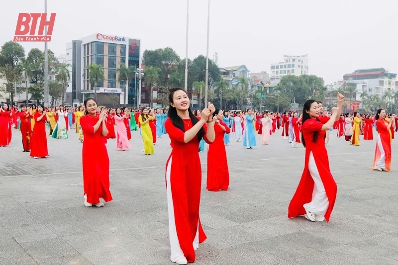 Hơn 1.600 cán bộ, hội viên, phụ nữ TP Thanh Hóa đồng diễn dân vũ thể thao kỷ niệm ngày Quốc tế phụ nữ 8/3