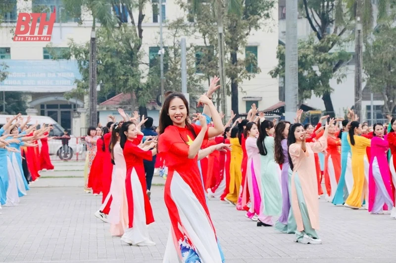 Hơn 1.600 cán bộ, hội viên, phụ nữ TP Thanh Hóa đồng diễn dân vũ thể thao kỷ niệm ngày Quốc tế phụ nữ 8/3