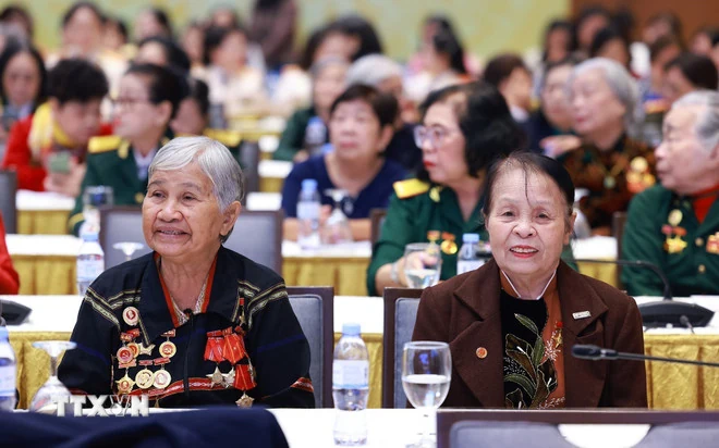 Thủ tướng: Cần có thêm giải thưởng vinh danh phụ nữ xuất sắc trên các lĩnh vực