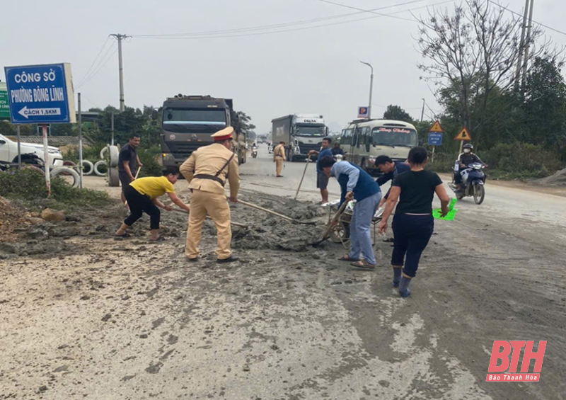 Xử lý phương tiện vận chuyển bùn, đất làm rơi vãi trên đường