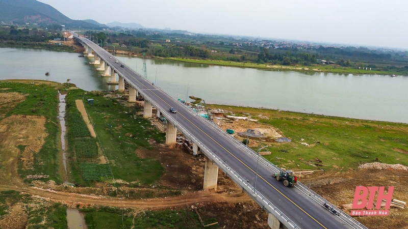 Toàn cảnh cầu Xuân Quang - Nhịp nối phát triển trên dòng sông Mã 