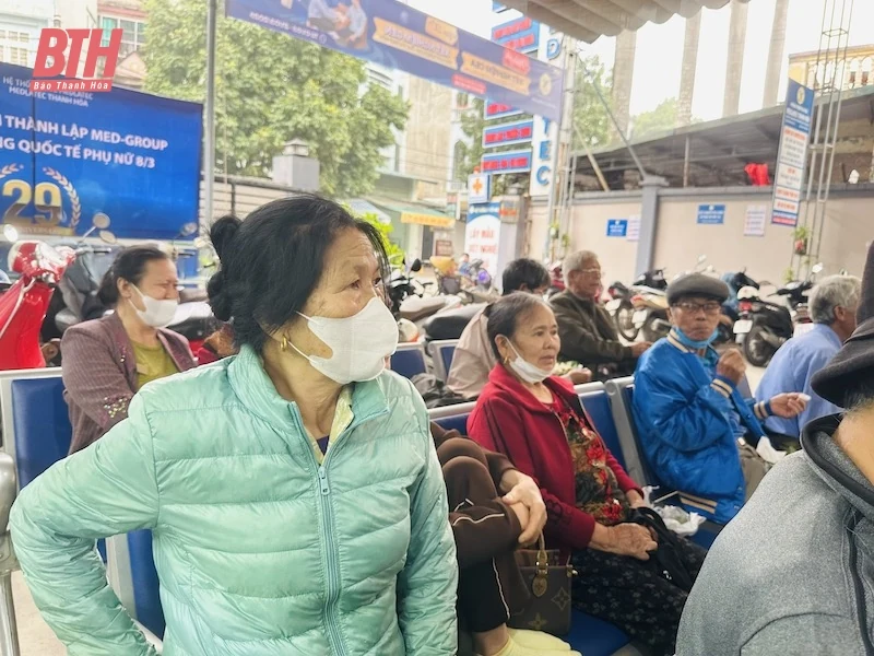 Hệ thống y tế MEDLATEC khám sức khỏe miễn phí cho cựu thanh niên xung phong