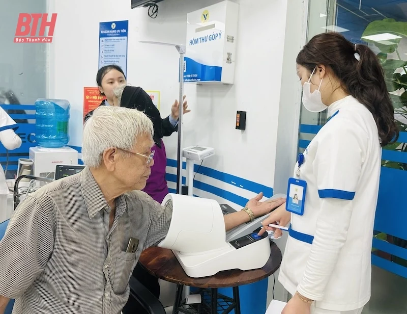 Hệ thống y tế MEDLATEC khám sức khỏe miễn phí cho cựu thanh niên xung phong