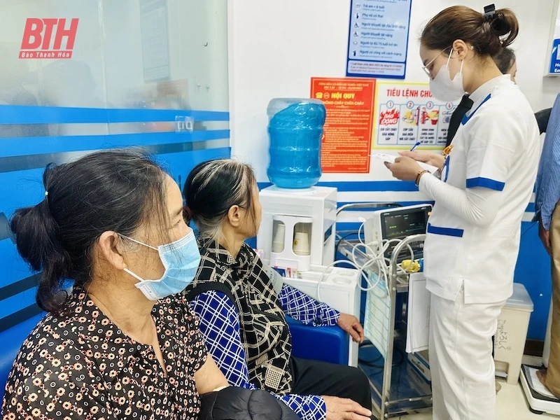 Hệ thống y tế MEDLATEC khám sức khỏe miễn phí cho cựu thanh niên xung phong