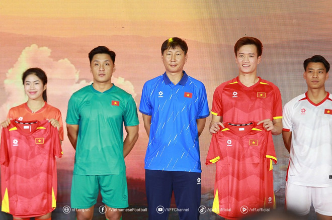 Đội tuyển Việt Nam ra mắt trang phục mới trước Vòng loại Asian Cup