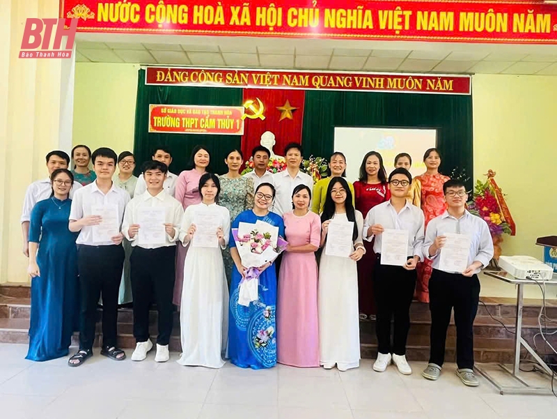 Cẩm Thủy chú trọng phát triển đảng viên trong trường học